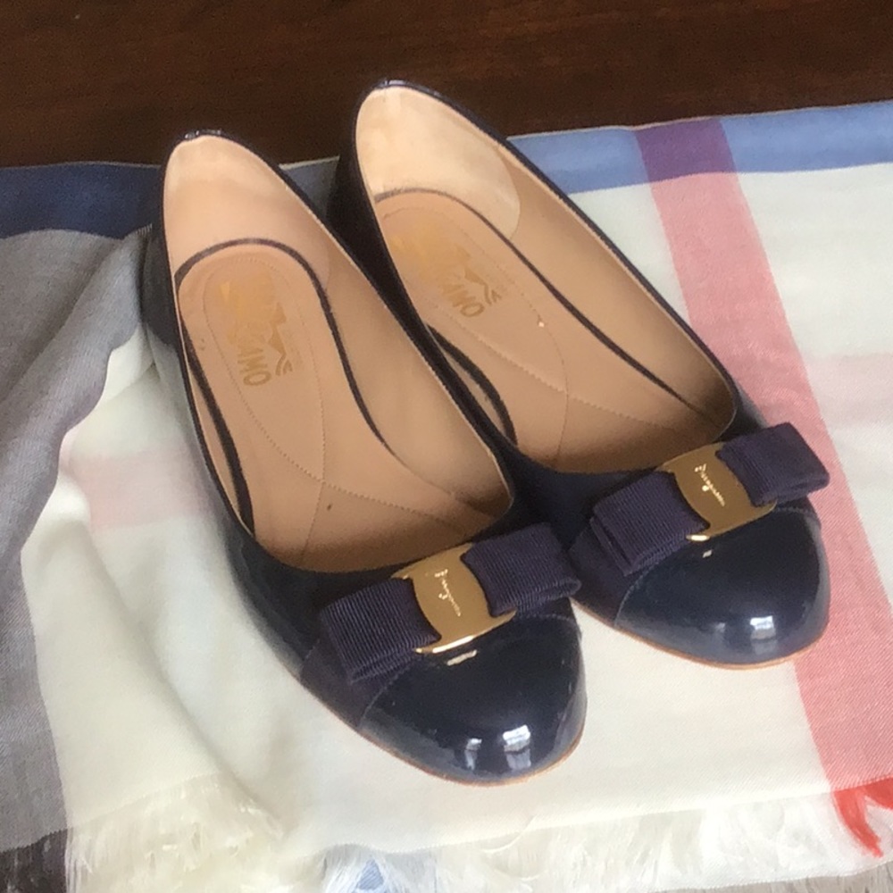 Ferragamo Varina ballet flats in navy patent. Size 9C.